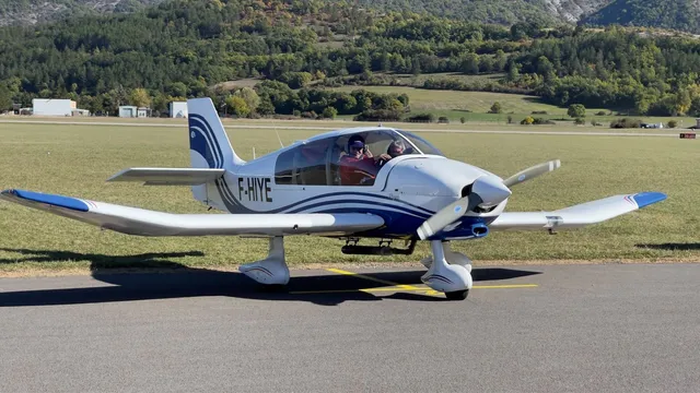Robin DR400 180, immatriculation F-HIYE