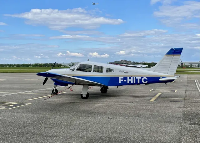 Piper PA28R Arrow III, immatriculation F-HITC